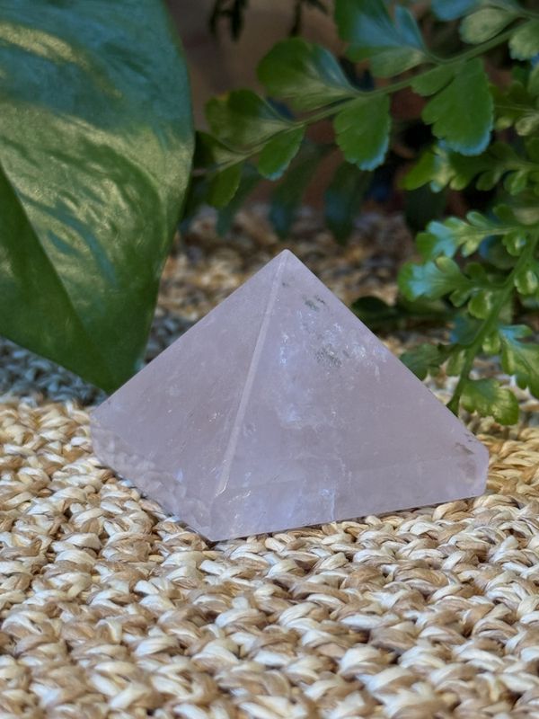 Rosenkvarts pyramide 4 cm