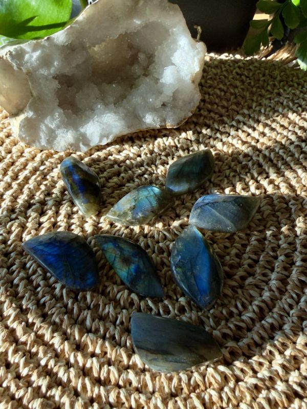 Labradoritt cabochon 