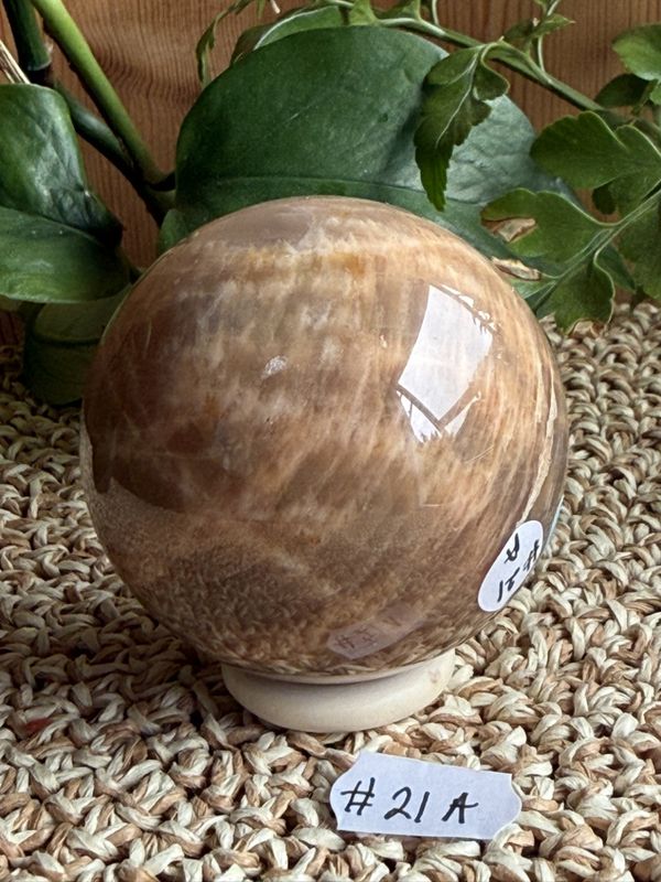 Fersken månesten kule, ca 6 cm (#21A)
