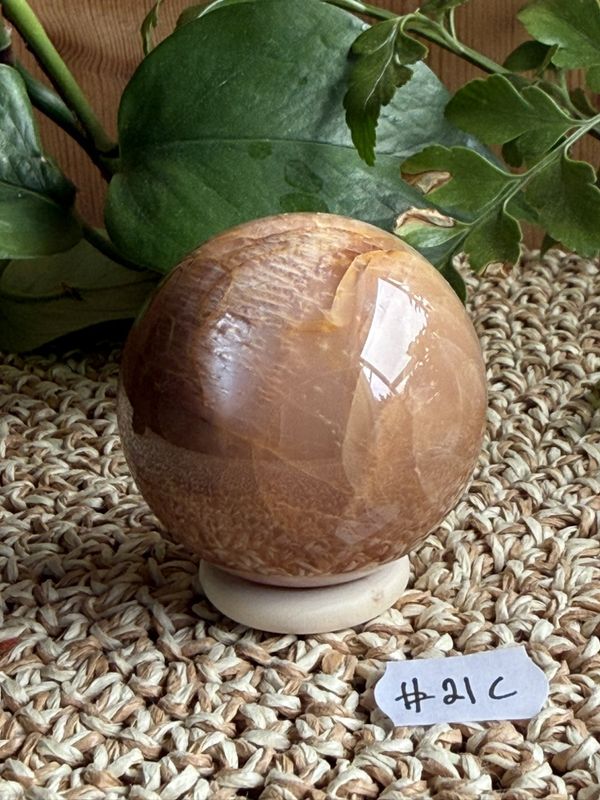 Fersken månesten kule, ca 5,5 cm (#21C) 